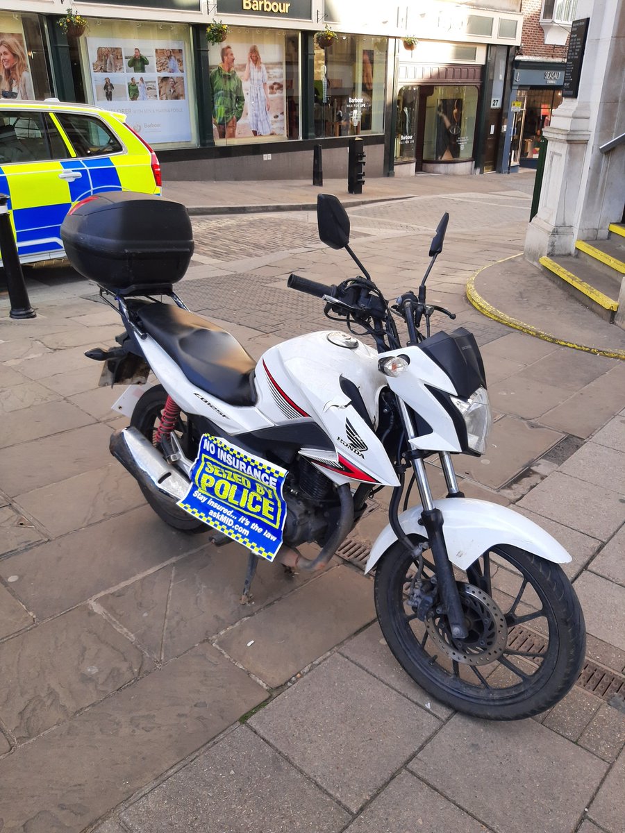 tvprp's tweet photo. #XRT01 #TTCShift #OpThrottle
Motorcyclist seen trying to bump start his motorcycle in #Windsor today. On speaking to the rider it transpired his insurance had run out in March. Vehicle seized and TOR issued. Rider looking at points and a fine.
#ItsNotWorthTheRisk
#P0432 #P7788 https://t.co/Burl9sUGAA