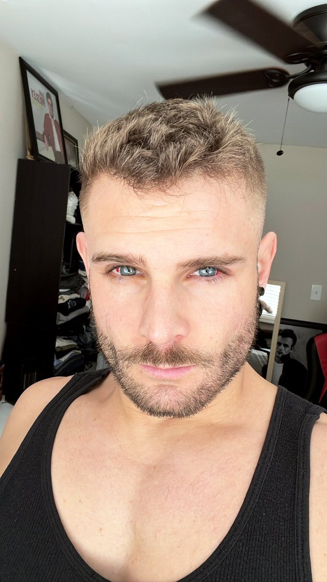 JakeMauroLegit's tweet photo. I failed at #LasikSurgery any tips? https://t.co/sc9CjSzUpO