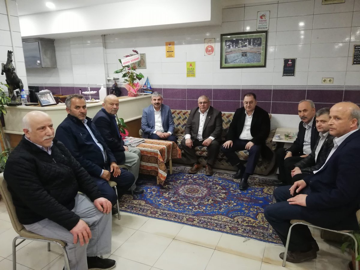 doganunlu37's tweet photo. İnebolu’da iftar sonrası kahvehane ziyaretlerimizde hemşehrilerimizle hemhal olduk. Bizlere gönüllerini açan, destek ve dualarını esirgemeyen kıymetli hemşehrilerimize şükranlarımı sunuyorum. https://t.co/kQi3Dct2uf