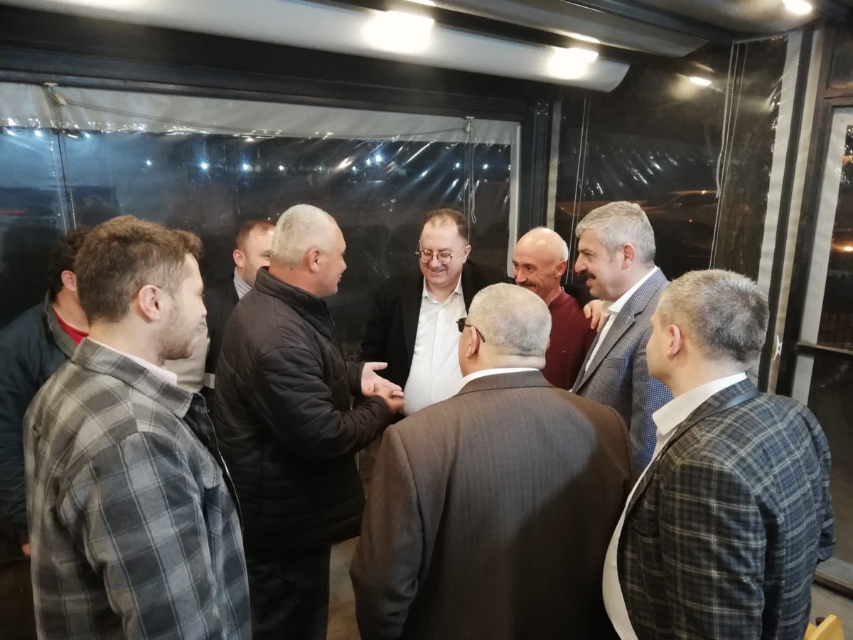 doganunlu37's tweet photo. İnebolu’da iftar sonrası kahvehane ziyaretlerimizde hemşehrilerimizle hemhal olduk. Bizlere gönüllerini açan, destek ve dualarını esirgemeyen kıymetli hemşehrilerimize şükranlarımı sunuyorum. https://t.co/kQi3Dct2uf