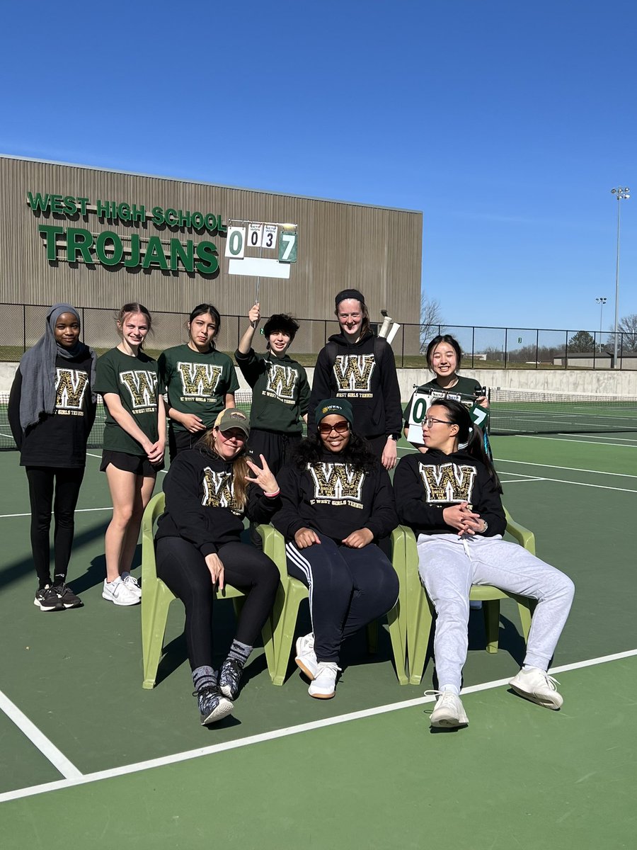 ic_west's tweet photo. Finally a beautiful day for tennis matches! Congrats to CR Jefferson and CR Washington and good luck this season! #havingfun Go team! Continuing to improve!! https://t.co/V9kQvuXeAs