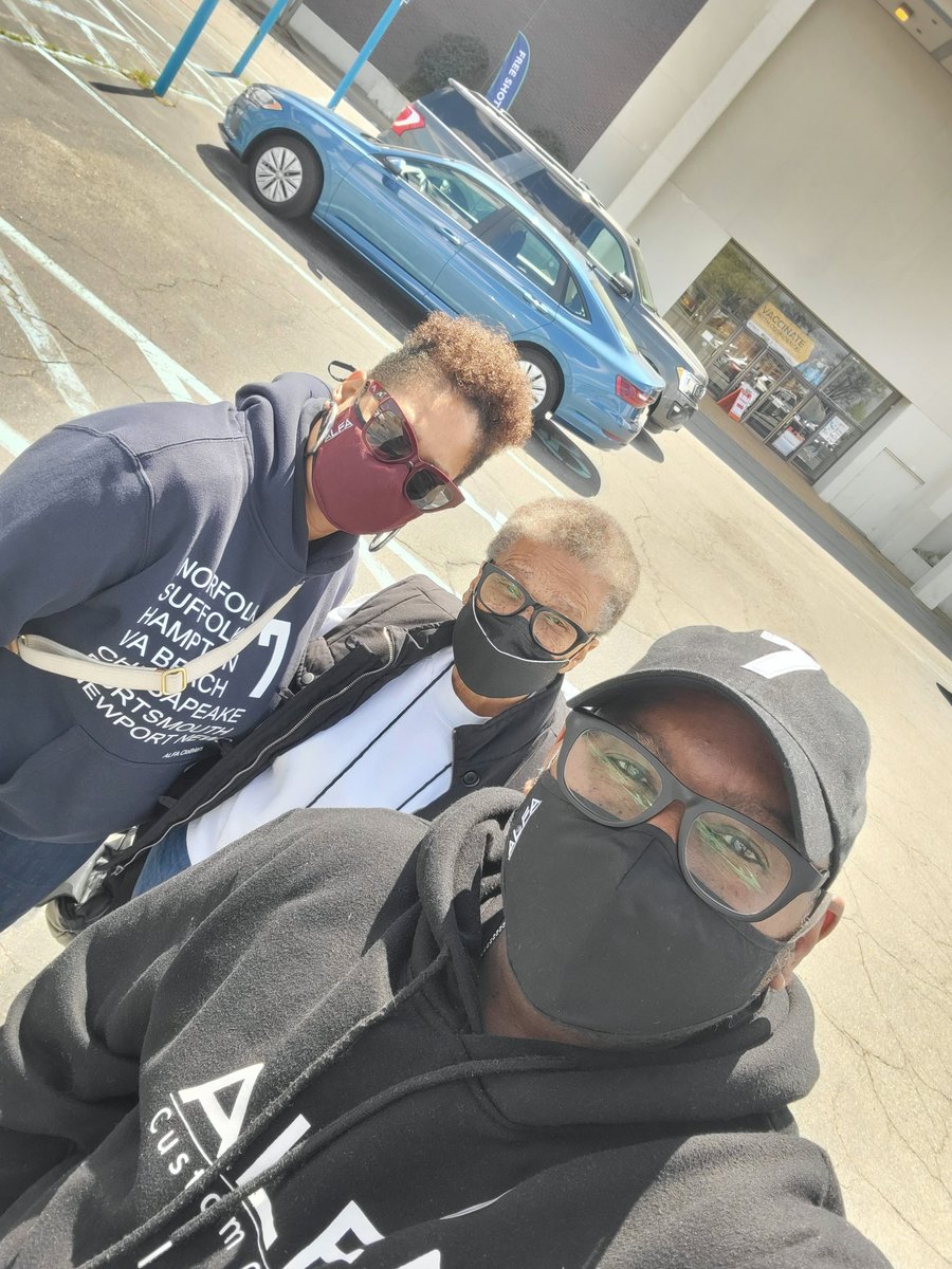 BWSLCoachMorris's tweet photo. Me & @RoxyHSmith just got our @KizzyPhD 2nd Booster Shot💉 along with my 81 year old #FlyMom #DoubleBoostedLife https://t.co/XhP71zuvBy