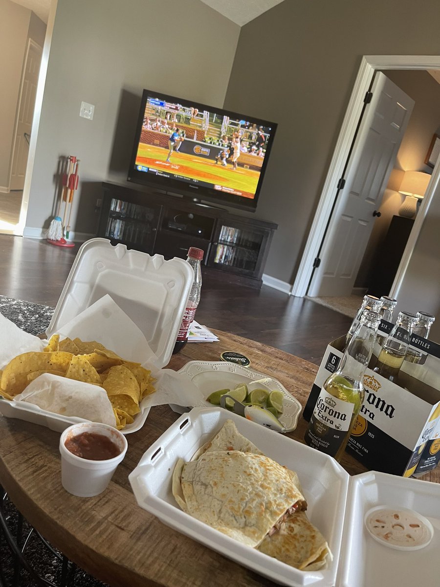 DiamondVols's tweet photo. This is how you spend a Saturday when the wife and kid are out of the house ๐ค๐ผ @GRITknox #DoinEm https://t.co/RpW8SVl3ye