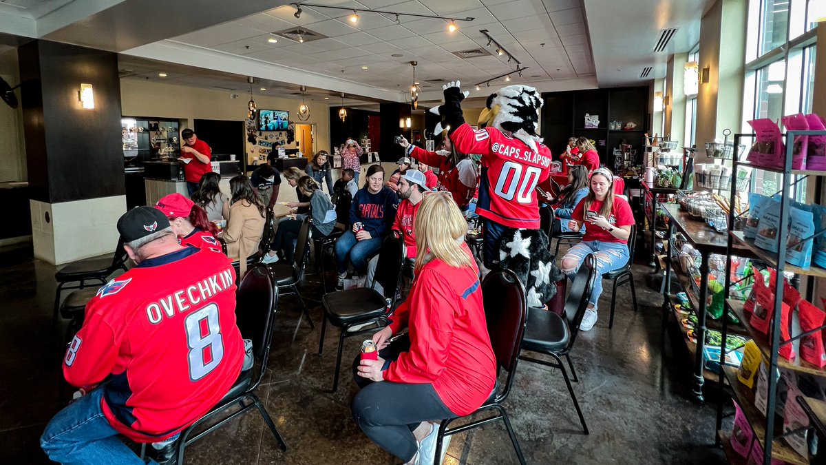 Capitals's tweet photo. The #CapsCanines are having themselves a ball at our #CapsPens watch party at @OTPetResorts! 🐶🏒

#ALLCAPS https://t.co/VbG0KyHuDS