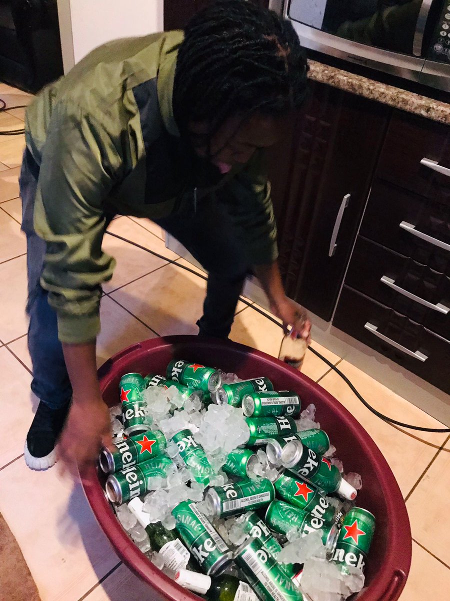 misscandyTee's tweet photo. @Subaweakk Asibandise ama drinks coz wow 🤣🤣🤣 https://t.co/DRrRTLXHdb