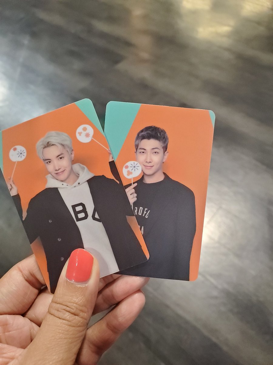 foreverTae3's tweet photo. wtt

Jhope for V
Rm for Jin

Were at the LivePlay right now

#btsphotocard https://t.co/p0Z0s1jWw8
