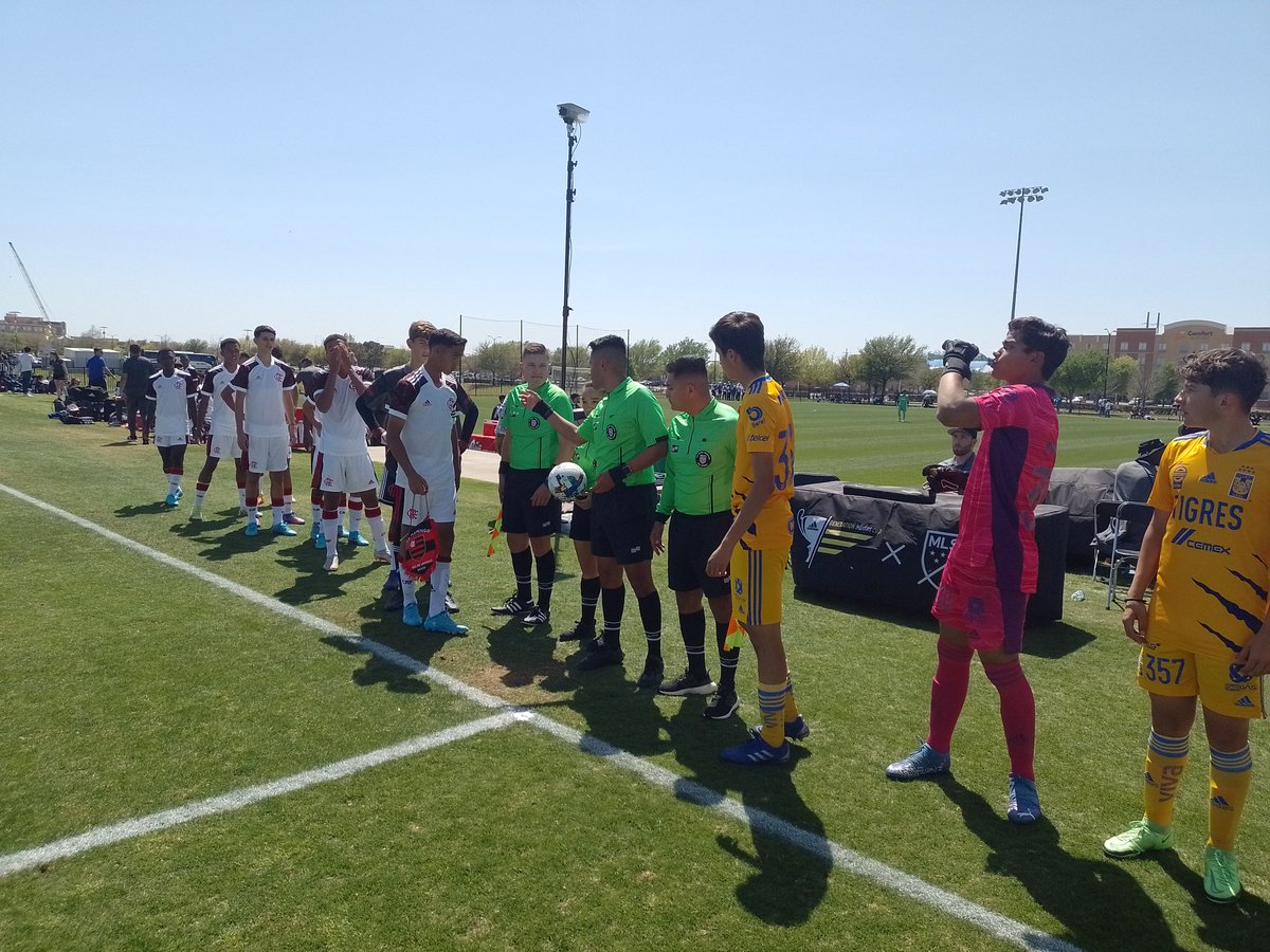 ClubTigresFB's tweet photo. #GACup ¡Nos llevamos el triunfo en la primer jornada de la Copa Adidas! @TigresOficial 🇲🇽 derrotó 1-0 a @Flamengo 🇧🇷 en la J1 #U15 con golazo de Andrik Sánchez 🐯⚽ https://t.co/mWeM950cQg