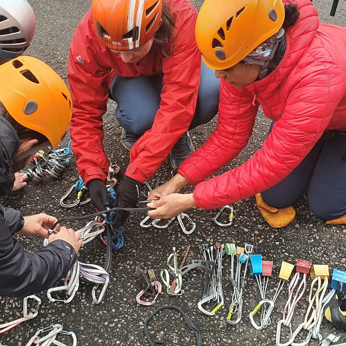 Alex_Reid90's tweet photo. Great to be working for @glenmorelodge on the @rcpsglasgow International Diploma in Expedition and Wilderness Medicine last week
#cairngorms #climbing #winterskills #expeditionmedicine
@the_AMI
@rab_equipment
@fatmap 
@Arcteryx
@dmmclimbing https://t.co/QniEGRecFg