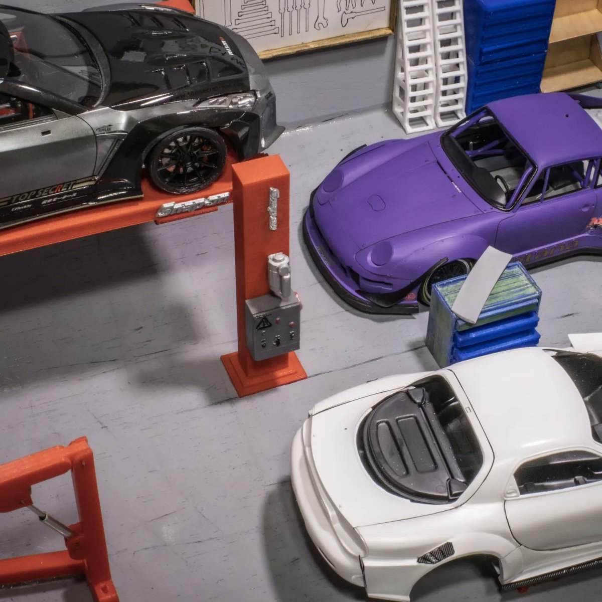 ZMSCModellWorks's tweet photo. Busy weekend in the #scaleautoshop #diorama 
#scalemodels 
#scalemodelling 
#scalebuildersamerica #scalemodlersworldwide 
#scalemodelsworld 
#scalemodelcar 
#scalemodelkit 
#scalemodelsofinstagram 
#scalemodeler #scalemodeller 
#scalemodelphotography 
#scalemodel https://t.co/uU2DoPi8HC