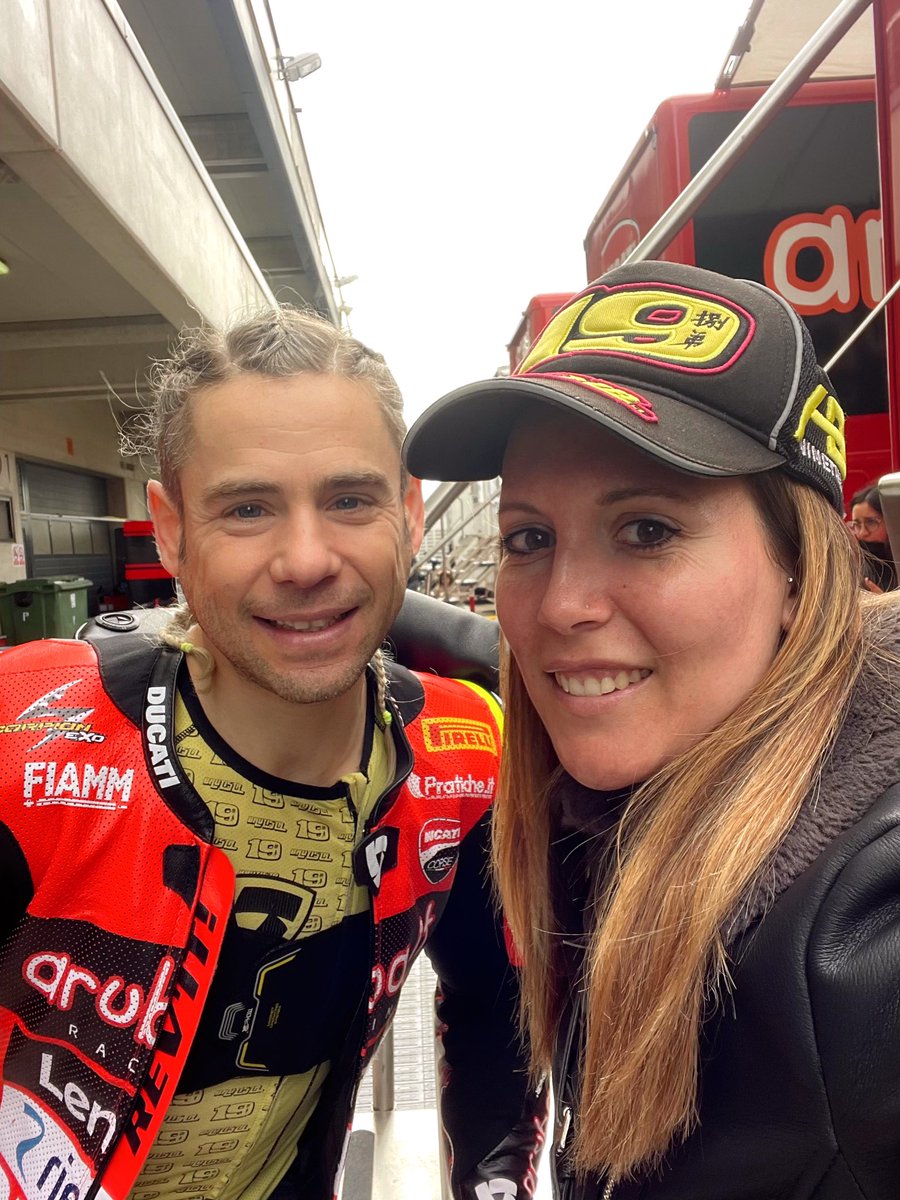 giss's tweet photo. Después de una larga espera (2019) nueva 📸🥰 @19Bautista https://t.co/ZDhWtnij1P