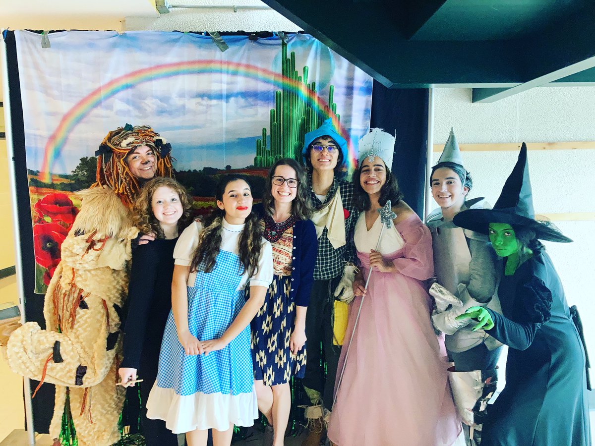 FineArtsHHS's tweet photo. Last chance tonight to see the incredible cast and crew of the #Wizardofoz doors at 6! https://t.co/jNJ0ZLtJ44