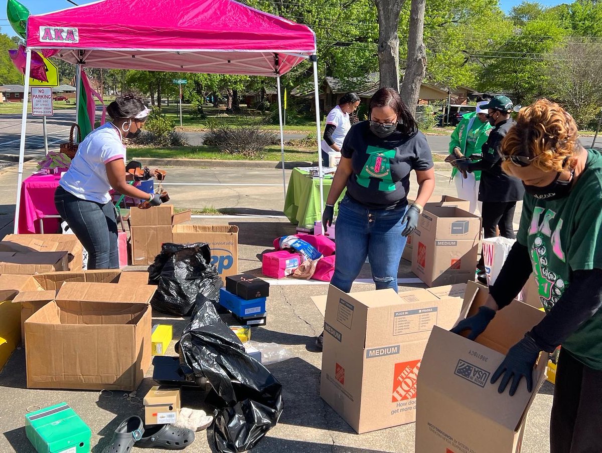NuOmegaMarshall's tweet photo. Thank you to everyone who drove by and dropped off donations today as we partnered with Soles4Souls. We had a great time providing Service to all Mankind and collecting gently worn shoes. #NuOmega #WeareSouthCentral https://t.co/3LxkmZRtUR