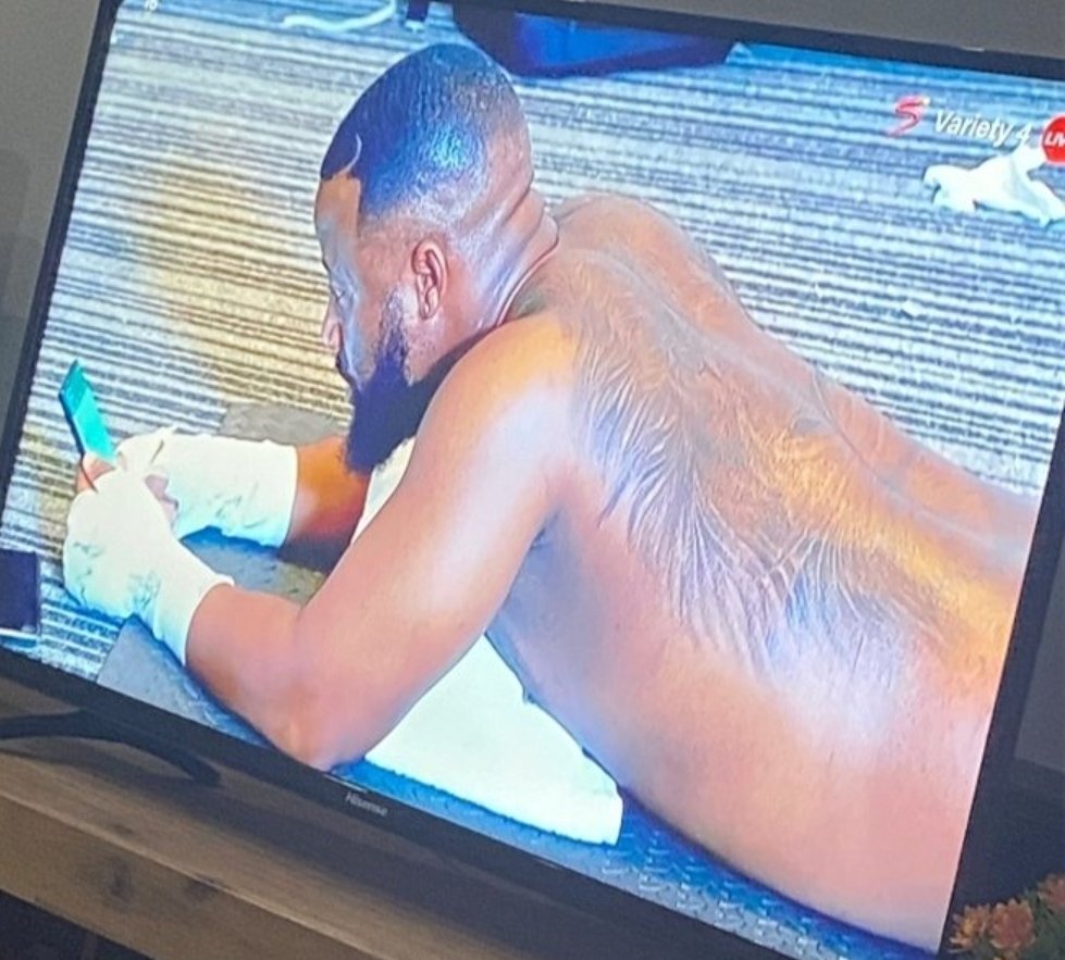 Dj_Vest_'s tweet photo. Otla win yang a nnetse stocko 🥊😂😂😂 #CassperNyovestVsNaakmusiQ #saboxing #casspernyovest https://t.co/cm6mXyRJmq