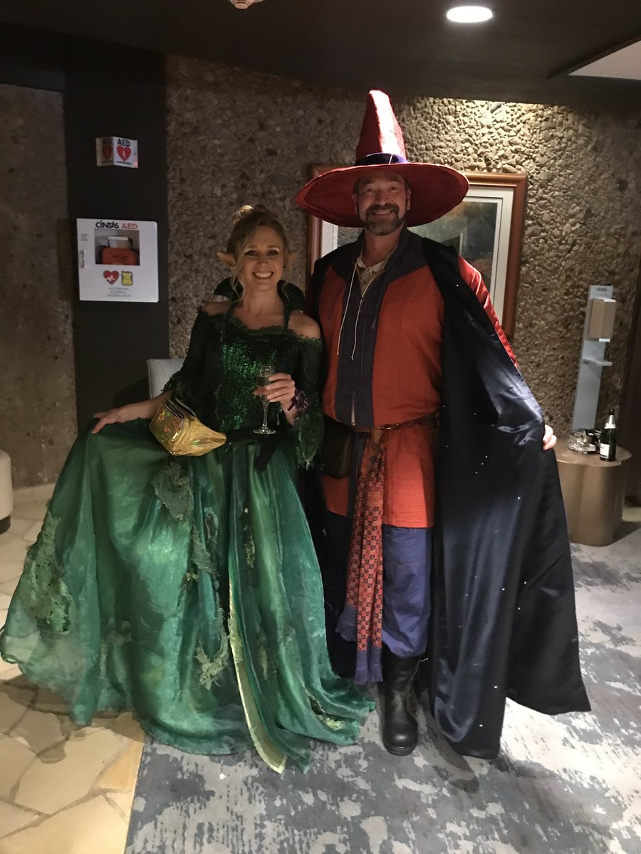 satinephoenix's tweet photo. 7of11 #stonephoenix #stonephoenixwedding @GaryCon @StoneJamison @satinephoenix @vorpahlsword @lukegygax @GeekyPinup @ToddStashwick @Bello_Music_ https://t.co/MA8ZaotCfI