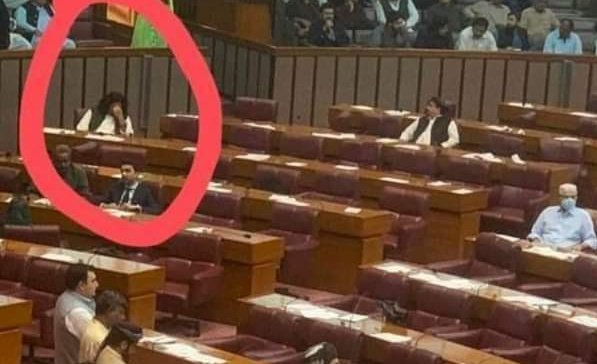 Zafar_Pashteen1's tweet photo. رولادیتا ہے یہ تصویر 😭
کوٸی بھی نہیں خرید سکا۔ 
مزاحمت کا روشن مثال 
@Aliwazirna50 https://t.co/UNZ89aSBeZ
