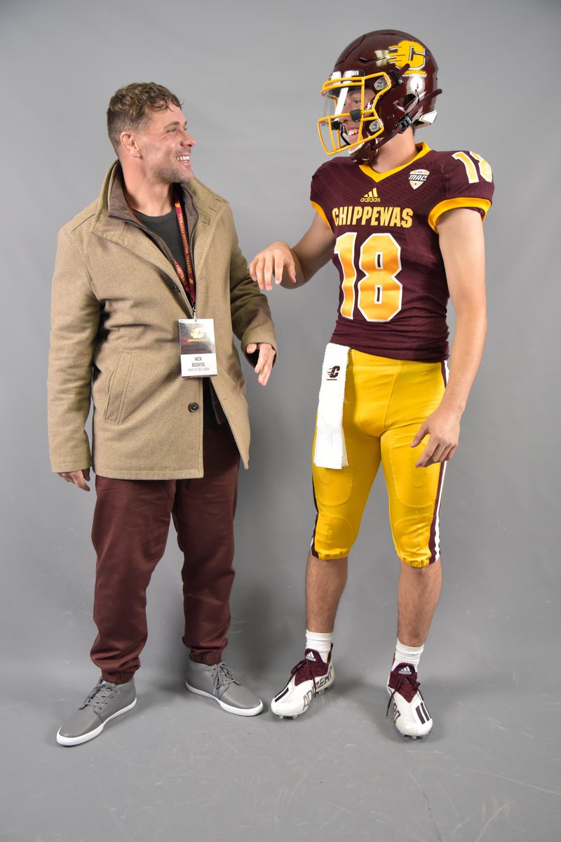 After a great visit and conversation with <a href="/CoachMcElwain/">Jim McElwain</a>, i’m blessed to say i’ve received my first full d1 scholarship from Central Michigan!  this is for you dad🤍#firemeup