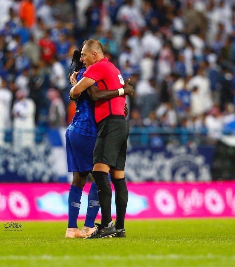 FhdAlawl's tweet photo. #كلنا_اديب_العمري

ليه كل اللف والدوران 
ليه ماقال الاستاذ اديب 
يامعالي المستشار 
يكفي تعصب لناديك الهلال 
ولاتعبث بالرياضه 
ودع الانديه تتنافس بعداله https://t.co/wgNXQliKog