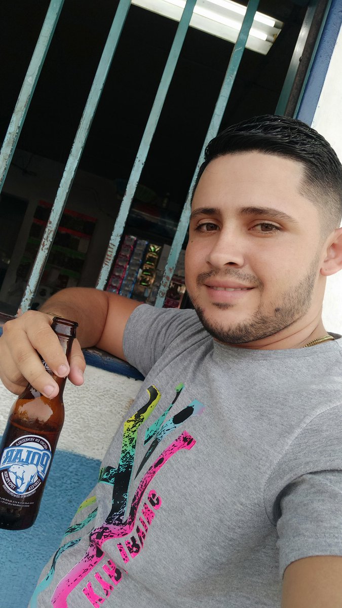 Dilfred7's tweet photo. A submissive who sends me money for beer. 💵😈 https://t.co/taR7TAtlvW