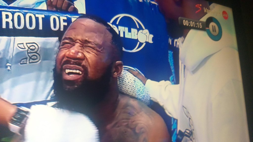 RaadiAc's tweet photo. He acted like he was blind for a second #CassperVsNaakMusiq https://t.co/0vnV9xPsJX