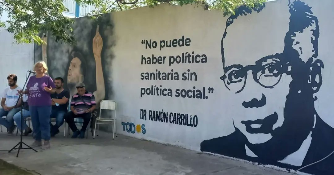 evitacomuna8's tweet photo. Hoy participamos de la inauguración del mural en homenaje a un grande de nuestra historia, el Dr Ramón Carrillo.
Trabajamos todos los días para transformar la realidad porque "no puede haber política sanitaria sin política social". https://t.co/Sayt3HfCew