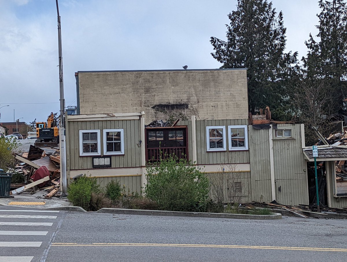 SeattleYaYa's tweet photo. #fridayharbor Herb's gone https://t.co/Xx7bq5kejI