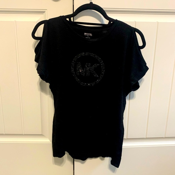 Darling_Nic's tweet photo. So good I had to share! Check out all the items I'm loving on @Poshmarkapp #poshmark #fashion #style #shopmycloset #madewell #janieandjack #michaelkors: https://t.co/2ITbZLtaxO https://t.co/jDlnO3jkvT