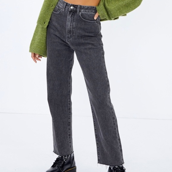 ClosetShannel's tweet photo. So good I had to share! Check out all the items I'm loving on @Poshmarkapp from @77suzyc #poshmark #fashion #style #shopmycloset #glassons #billabong: https://t.co/ZgFKLJqdbL https://t.co/vXguMuN8uX