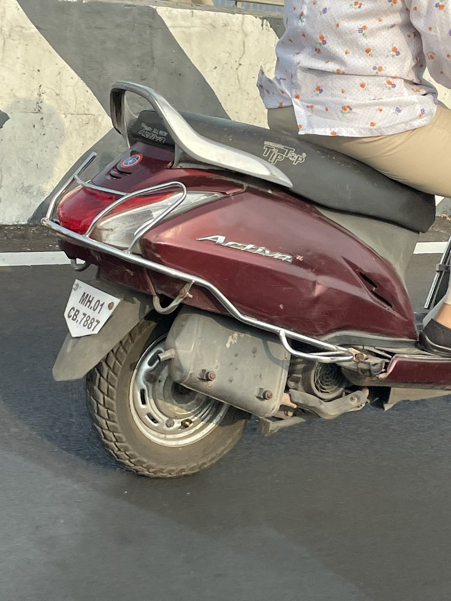 AmitBhadricha's tweet photo. .@MumbaiPolice lady staff using Bandra Worli Sea Link when 2 wheeler is not allowed.

@MTPHereToHelp kindly take strict action.

Cc @CPMumbaiPolice https://t.co/QIuhZYqAZi