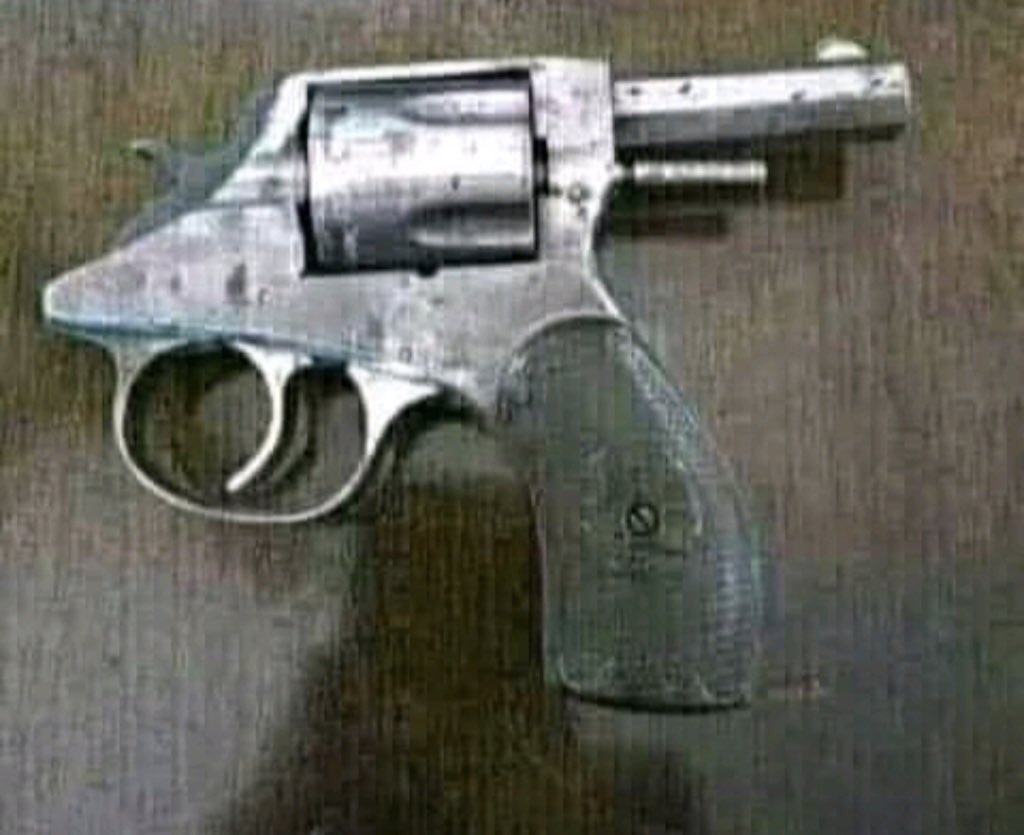 BeeLuckner's tweet photo. Lè’w fin peye lekòl pou fanm ��😂😂 https://t.co/J81fODGPky