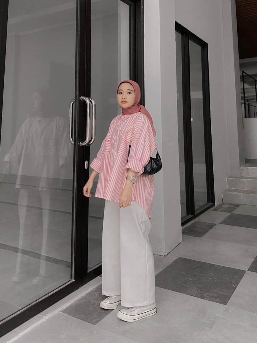 Keyzhcollection's tweet photo. KEMEJA SALUR OVERSIZE

•Bahan katun premium
•Lingkar dada 130 Up
•Pjg depan 65cm
•Pj belakang 70cm
•Harga 65.000

✓Kancing full aktif
✓Saku bagian depan kanan kiri aktif
✓Tersedia warna pink &amp; biru
✓BB 80kg masih muat

(Ini produk baru bgt rilis tgl 9) https://t.co/fDQJ3IIfZO