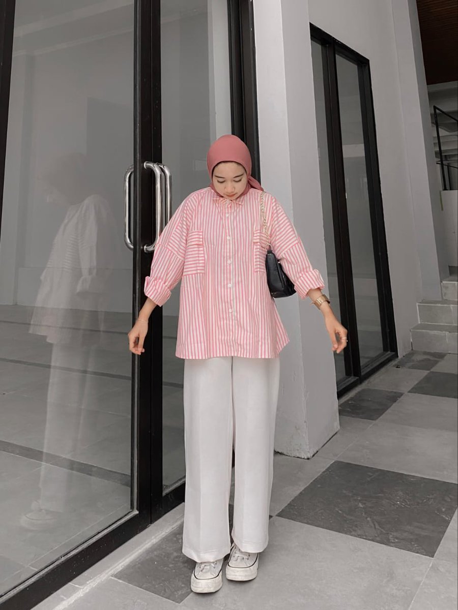 Keyzhcollection's tweet photo. KEMEJA SALUR OVERSIZE

•Bahan katun premium
•Lingkar dada 130 Up
•Pjg depan 65cm
•Pj belakang 70cm
•Harga 65.000

✓Kancing full aktif
✓Saku bagian depan kanan kiri aktif
✓Tersedia warna pink &amp; biru
✓BB 80kg masih muat

(Ini produk baru bgt rilis tgl 9) https://t.co/fDQJ3IIfZO