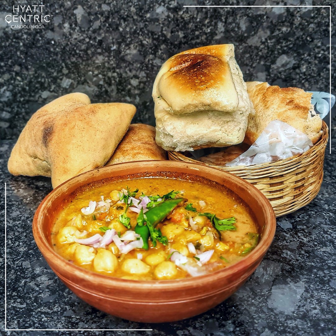 HyattCentricGoa's tweet photo. The Goan specials corner at #Grok - the smart way to break your fast! 🤤
We unfailingly want to spoil you with the best of the Goan breakfast specials & make sure you get a taste of Goa with every bite you take.
#Breakfasting #GoanFood #RestaurantsOfGoa https://t.co/60xy8d4imm