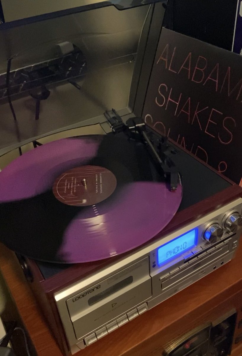 MusicRewindPod's tweet photo. Just completed an amazing recording session with Demetrius Milton of @dcbaudio360 talking Sound &amp; Color by The Alabama Shakes. 

This will be another great episode. Thanks Demetrius! 

https://t.co/EkxhMUNG6J

#podcast #alabamashakes #soundandcolor #brittanyhoward #music https://t.co/2gIr0U9o8N