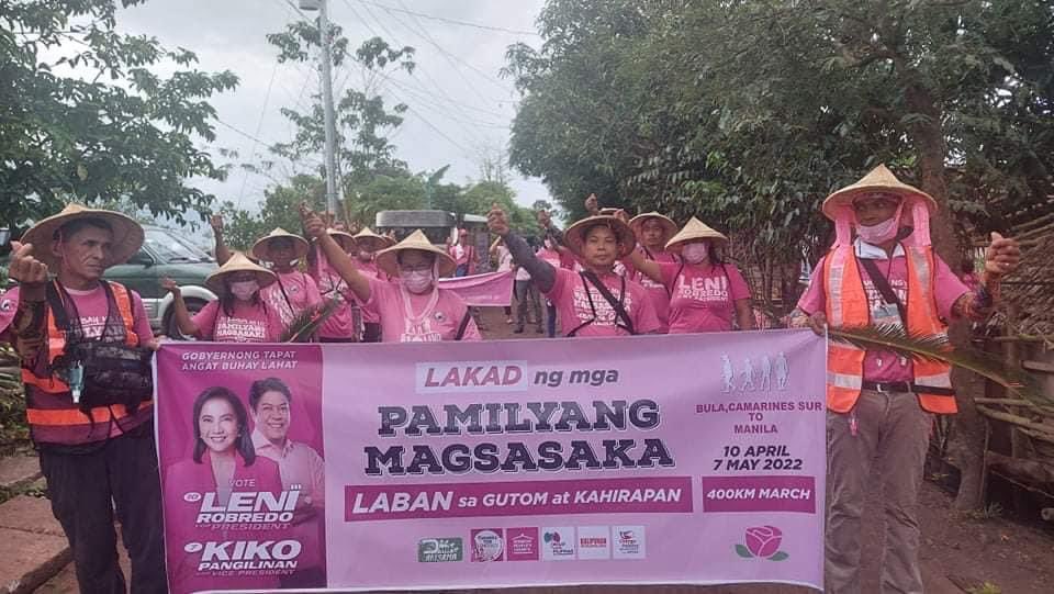 RobredoCampaign's tweet photo. Banasi farmers     🤝     Sumilao farmers
                       #LeniKiko2022 

Nakikiisa sa mga Sumilao farmers ang ating mga magsasaka mula Banasi, CamSur sa paglalakad at pagpapakita ng suporta kina #LeniKiko2022. Ito ang tunay na pagkakaisa! 💖 https://t.co/1cY5H6GtNa