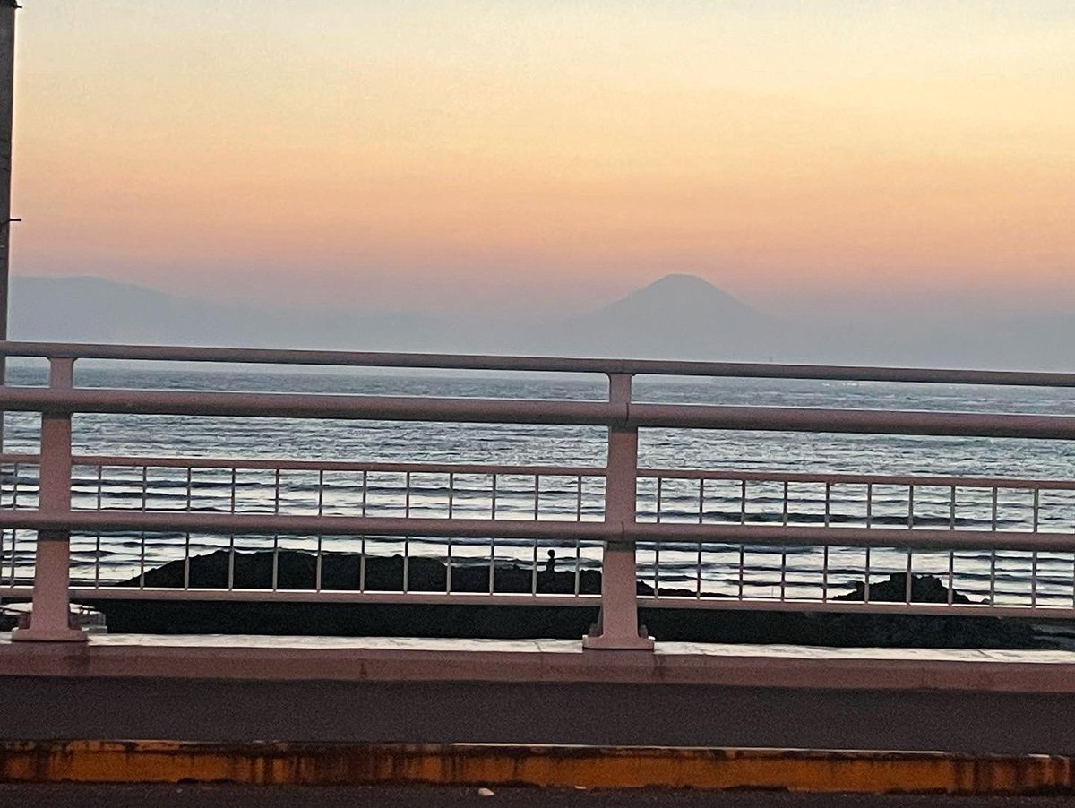 rhinopolyurea's tweet photo. 週末は海に行ってきました！

そうそう！海といえばポリウレアは海水に対しても強いんです！

船や海の構造物にもポリウレア！

＃ポリウレア
＃Polyurea
＃ライノジャパン
＃ライノライニングス
＃RhinoJapan
＃Rhinolinings
＃塩に強い
＃海水に強い
＃高い耐薬品性能 https://t.co/DhqVSglJDF