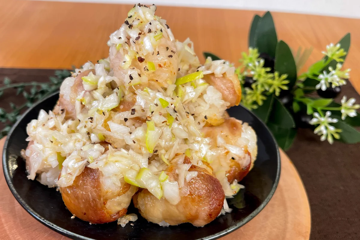 みんなでやったら楽しそう。「たこ焼き器でコロコロねぎ塩豚カルビ」