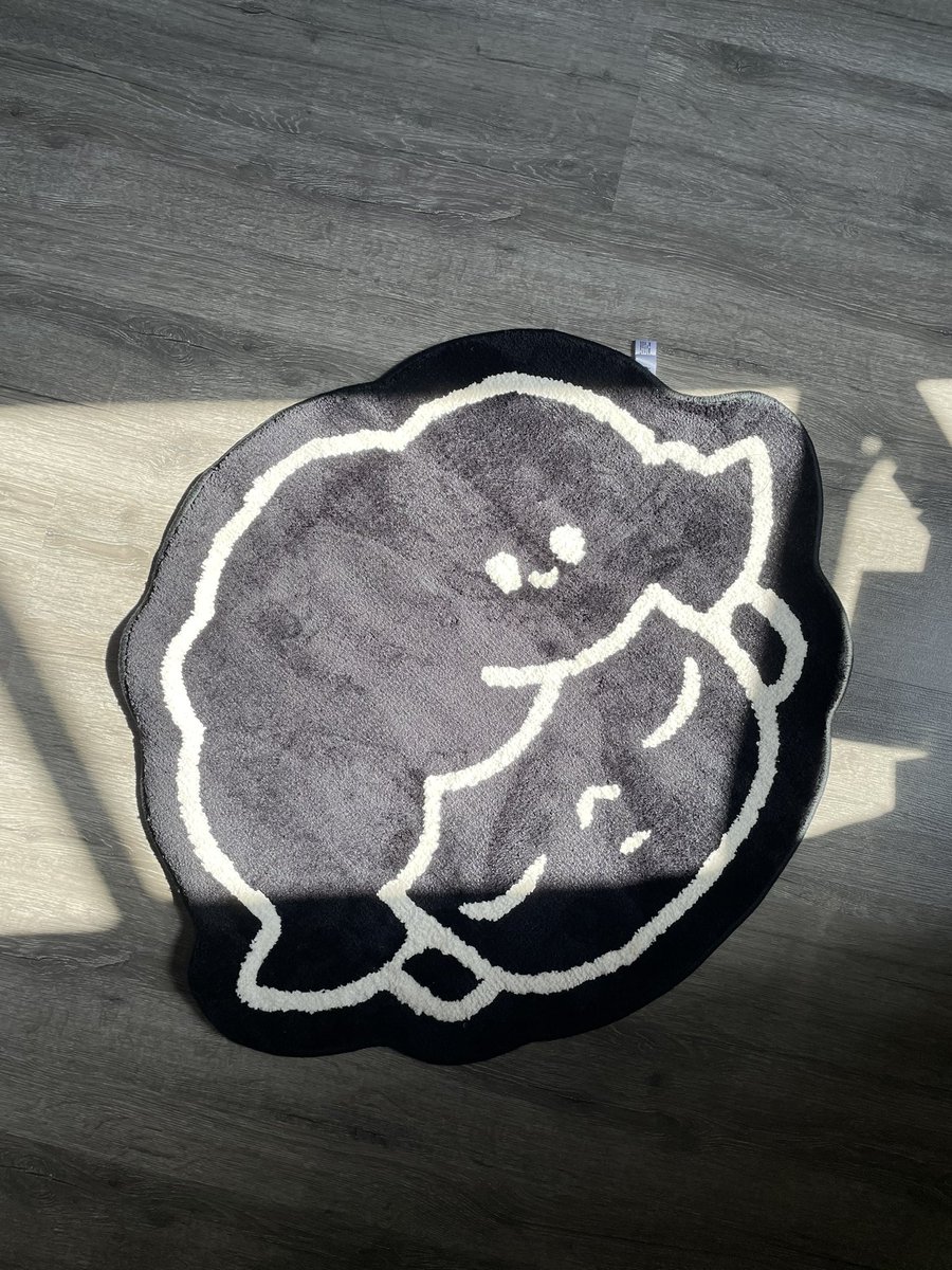 Tsukiyo_Guuji's tweet image. Got myself a new DIMOO rug 😩💖
#dimoo #randompurchase