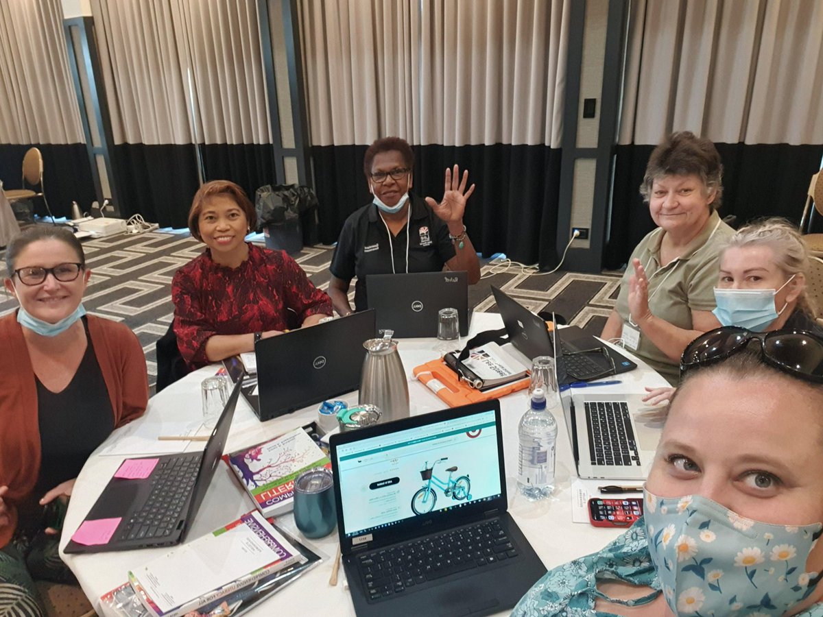 llittlerobbie's tweet photo. We’re here trying to work, minus luggage - need our chargers! Get on it @Qantas #needourluggage #Qantas https://t.co/wYEAHe3ZKj