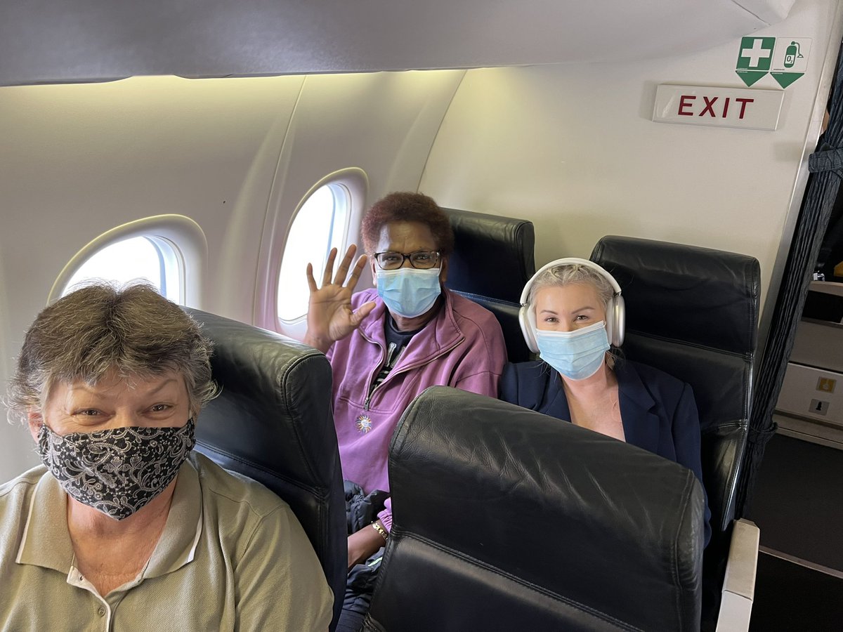 llittlerobbie's tweet photo. We’re here trying to work, minus luggage - need our chargers! Get on it @Qantas #needourluggage #Qantas https://t.co/wYEAHe3ZKj