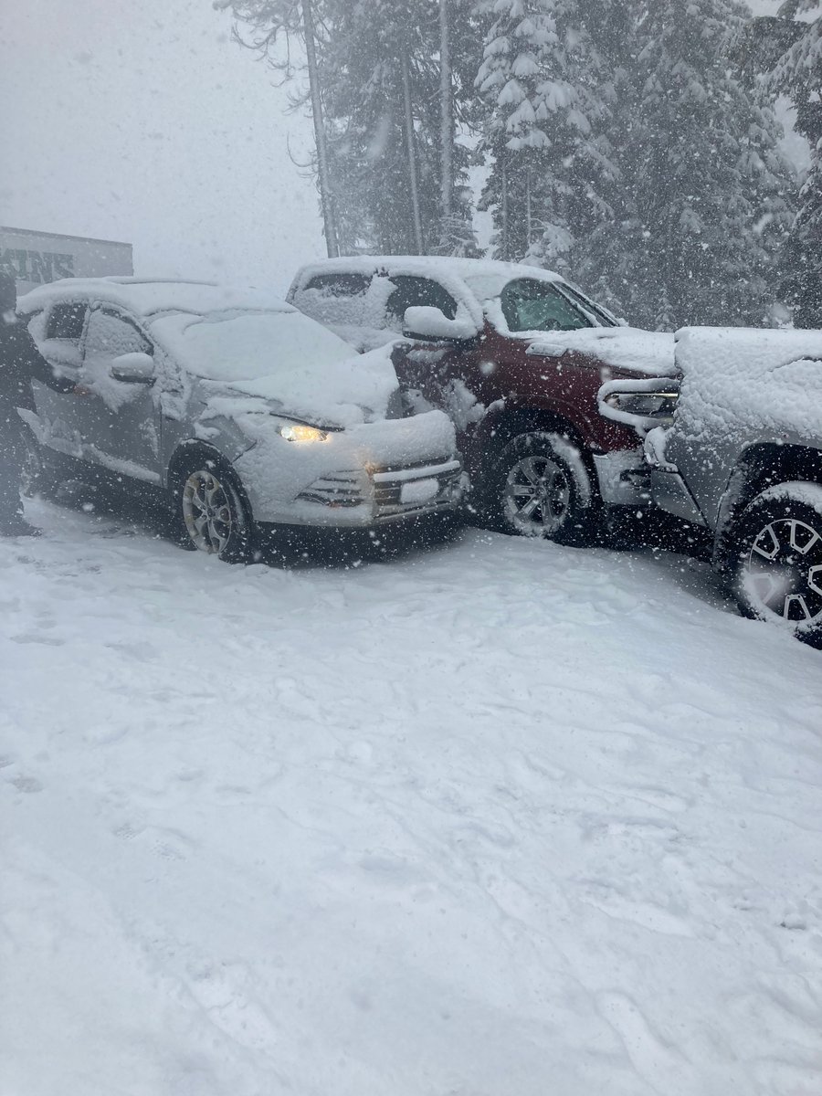 Snoqualmie Pass tweet media