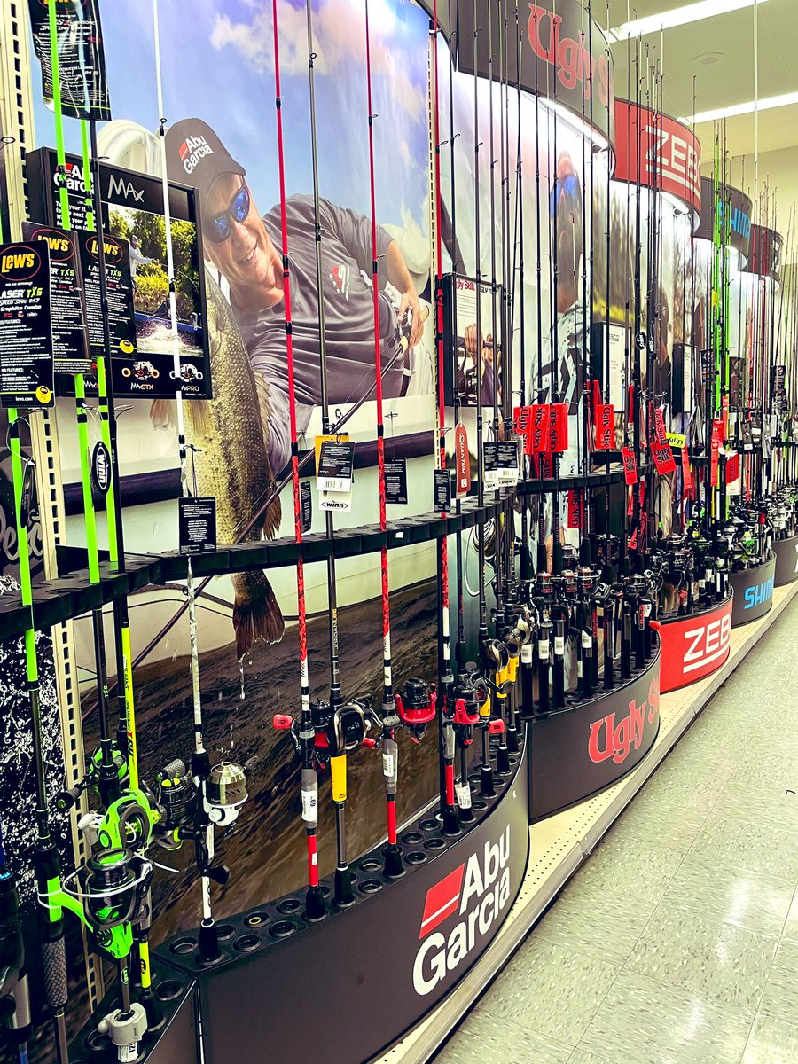 SillyRabbitr78's tweet photo. What he means when he says “let’s go shopping.” 😂😩
#SaturdayVibes
#manspeak
#Bored 😂 #uglystick https://t.co/QZmnbYw2M3