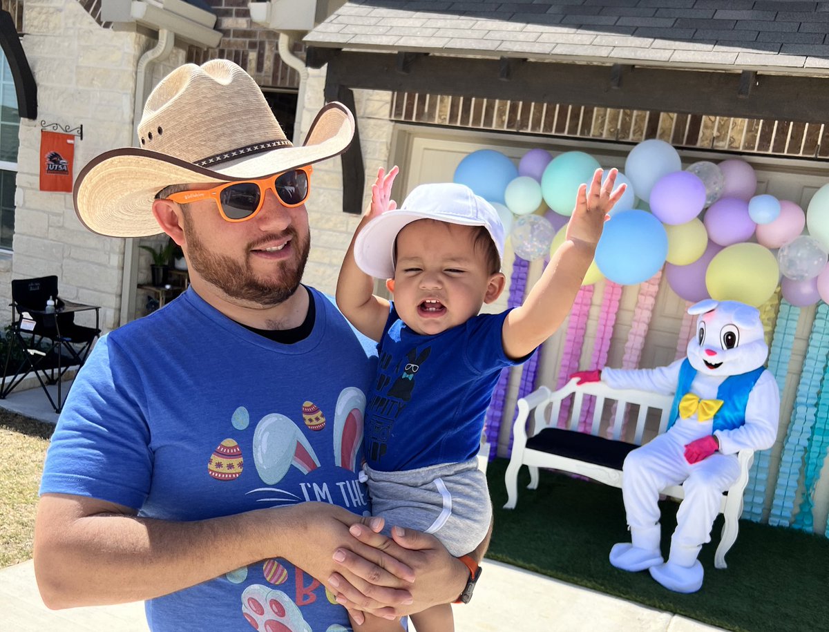 TheGrellTeam's tweet photo. @rowdyrealtor210 out working our community Easter event today with our mini! 🐰 

#communitymatters #sanantoniorealtor #boernerealtor #alamoranchrealtor #giveback #realtordad #movingtosanantonio https://t.co/tgCFxSQymT