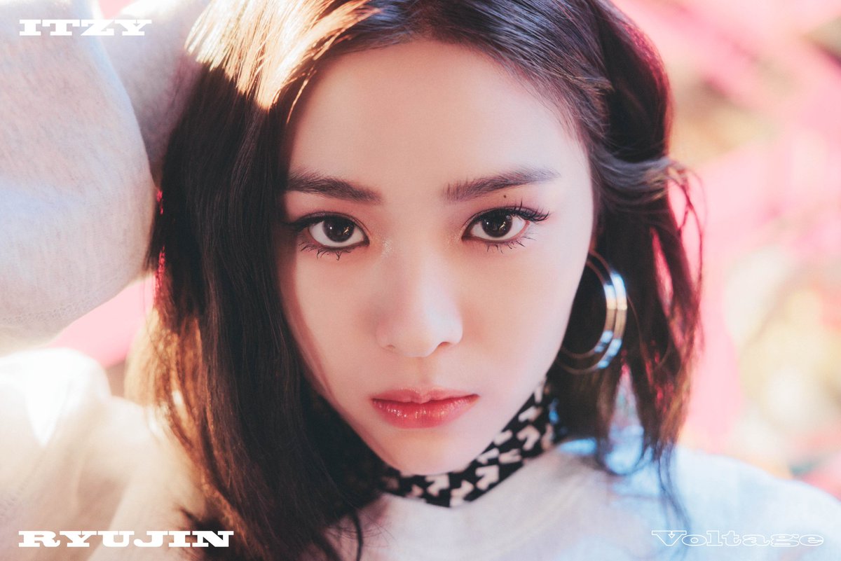 2022新発 ITZY ユナ 直筆サイン入り チェキ voltage タワレコ 本・音楽