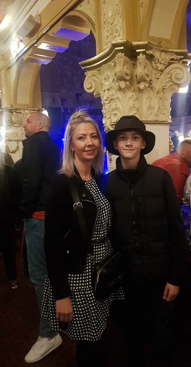 claire_bailey1's tweet photo. Giggin with my lad,#thelathums #upthelathums #wigan https://t.co/DldiOpVqke