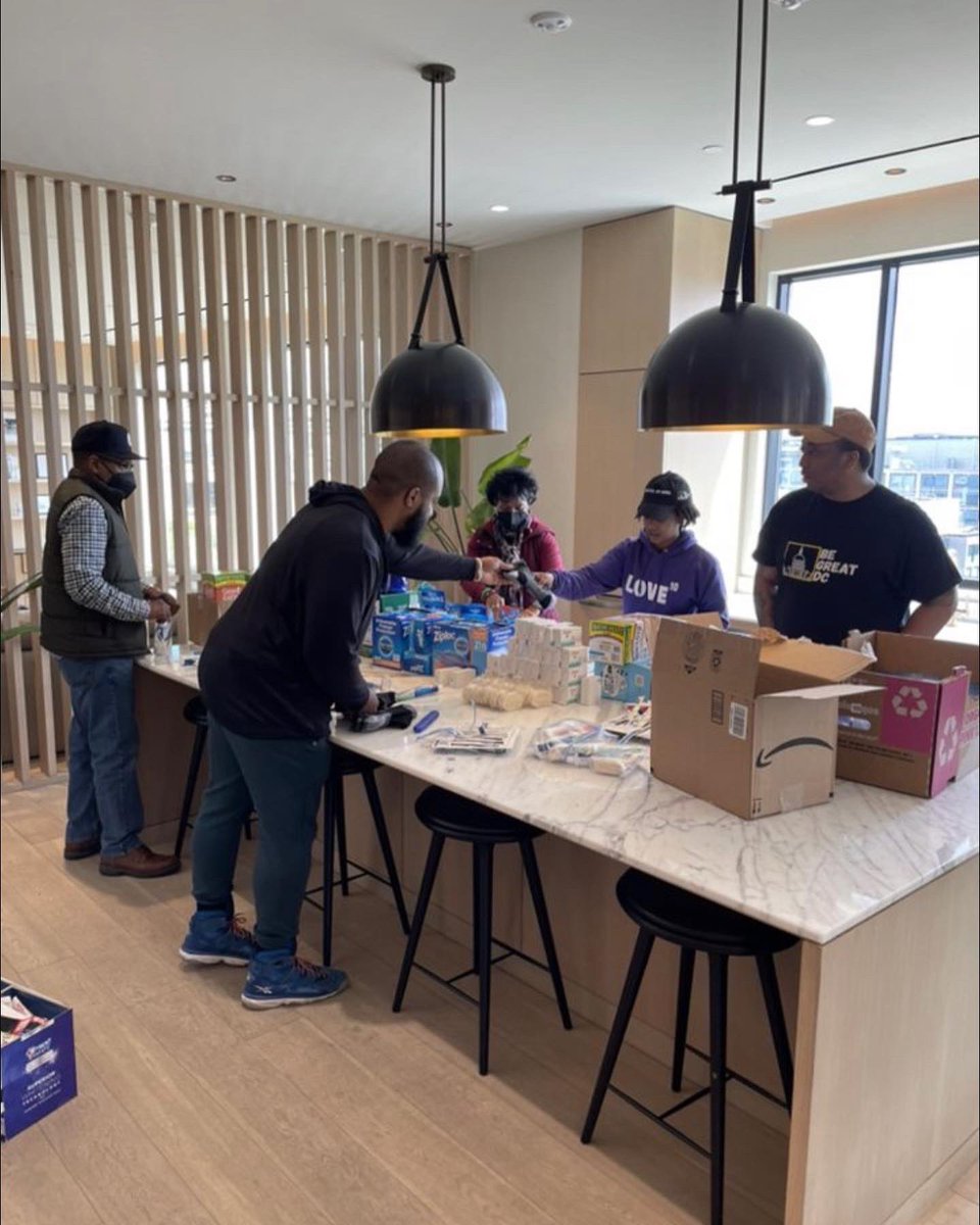 BeGreatDC's tweet photo. Thank you to everyone who came out today to help with The Essentials today! It was a success! #begreatdc https://t.co/r2va85h5M6