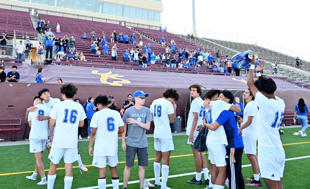 ahverdejo's tweet photo. Final (OT)
Katy Seven Lakes - 3
Cy Creek - 2
Seven Lakes score late in the 2nd overtime period to win the Region III-6A title and advance to #UILState.
Congratulations to the Cougars on a phenomenal and historic season. #CFISDspirit #txhssoccer β½π https://t.co/CVHNxu62nC
