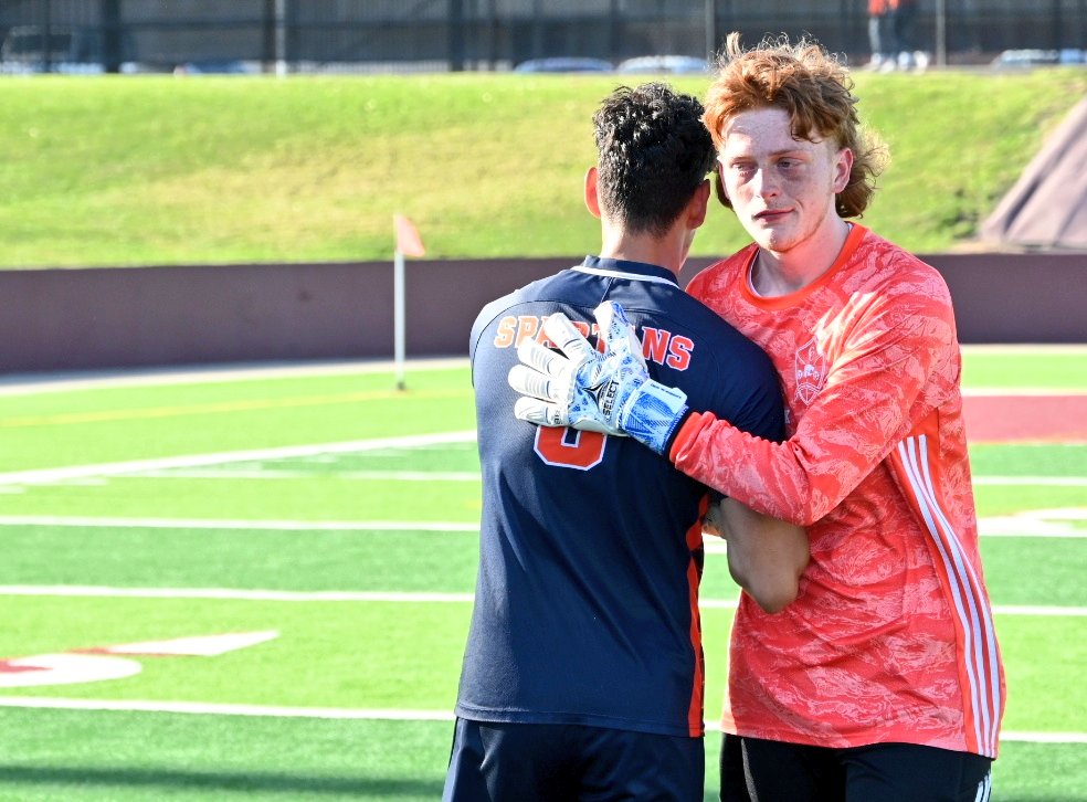 ahverdejo's tweet photo. Final (OT)
Katy Seven Lakes - 3
Cy Creek - 2
Seven Lakes score late in the 2nd overtime period to win the Region III-6A title and advance to #UILState.
Congratulations to the Cougars on a phenomenal and historic season. #CFISDspirit #txhssoccer β½π https://t.co/CVHNxu62nC
