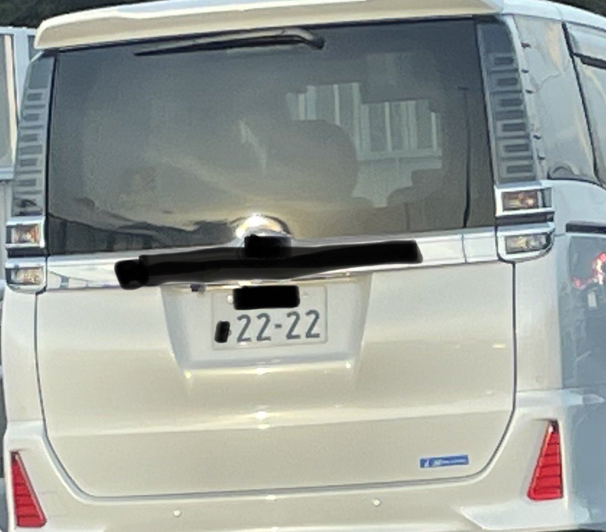 rimarada's tweet photo. 今日じゃなけど。1日の間でゾロ目No.の車を3台も見かけた。1、2、6。こ���なると他の数字のゾロ目車を見つけたい欲望が湧いてくる。 https://t.co/SouhOTwXI9