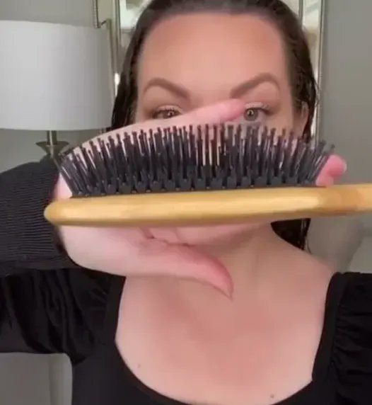 SamVillaPro's tweet photo. We LOVE when #stylists share #SamVilla tips that stuck with them! #HealthyHair once and for all! #SamVillaTools #SamVillaHair
WATCH HERE: https://t.co/C1io1GQWjt https://t.co/DubPMVxmfo