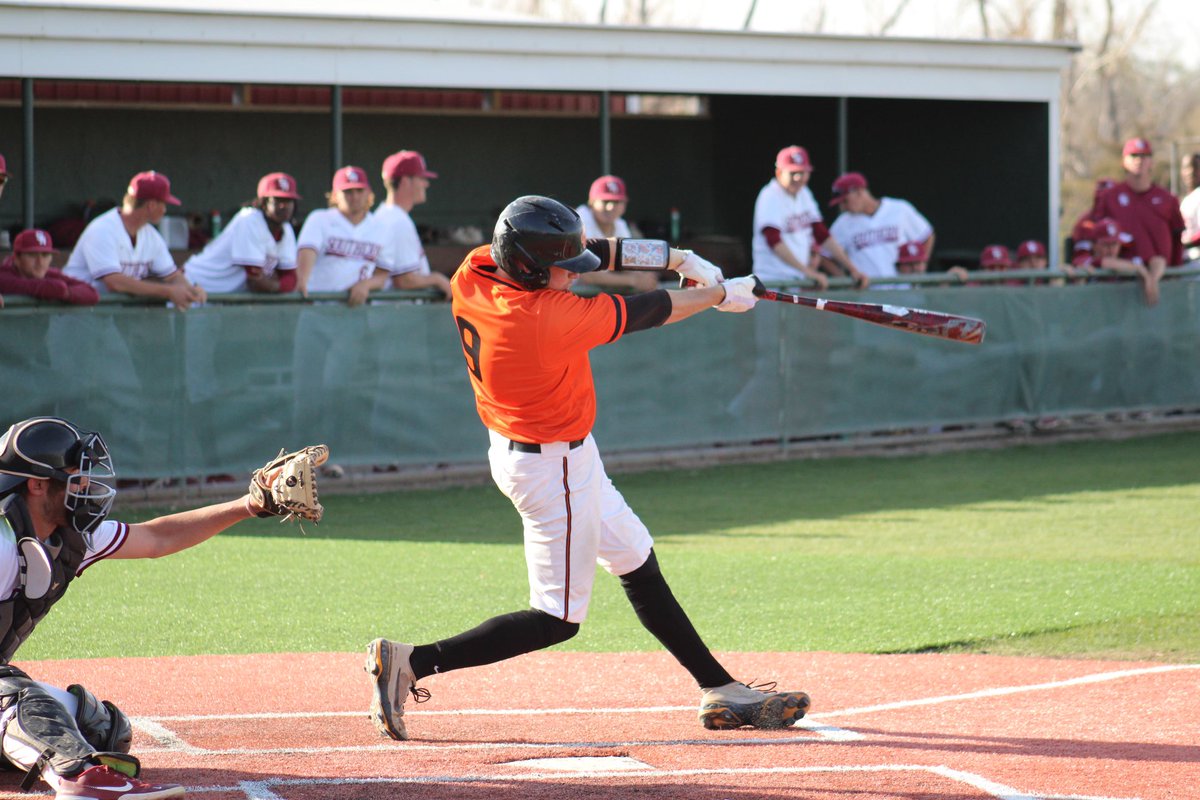 ECUTigersBSB's tweet photo. Gage Boatman hits one right over center! https://t.co/aH1b7oQmlT